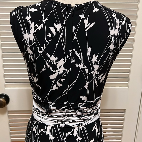 Adrianna Papell Floral Bodycon Dress in Black and White, Size 8 - Picture 9 of 16